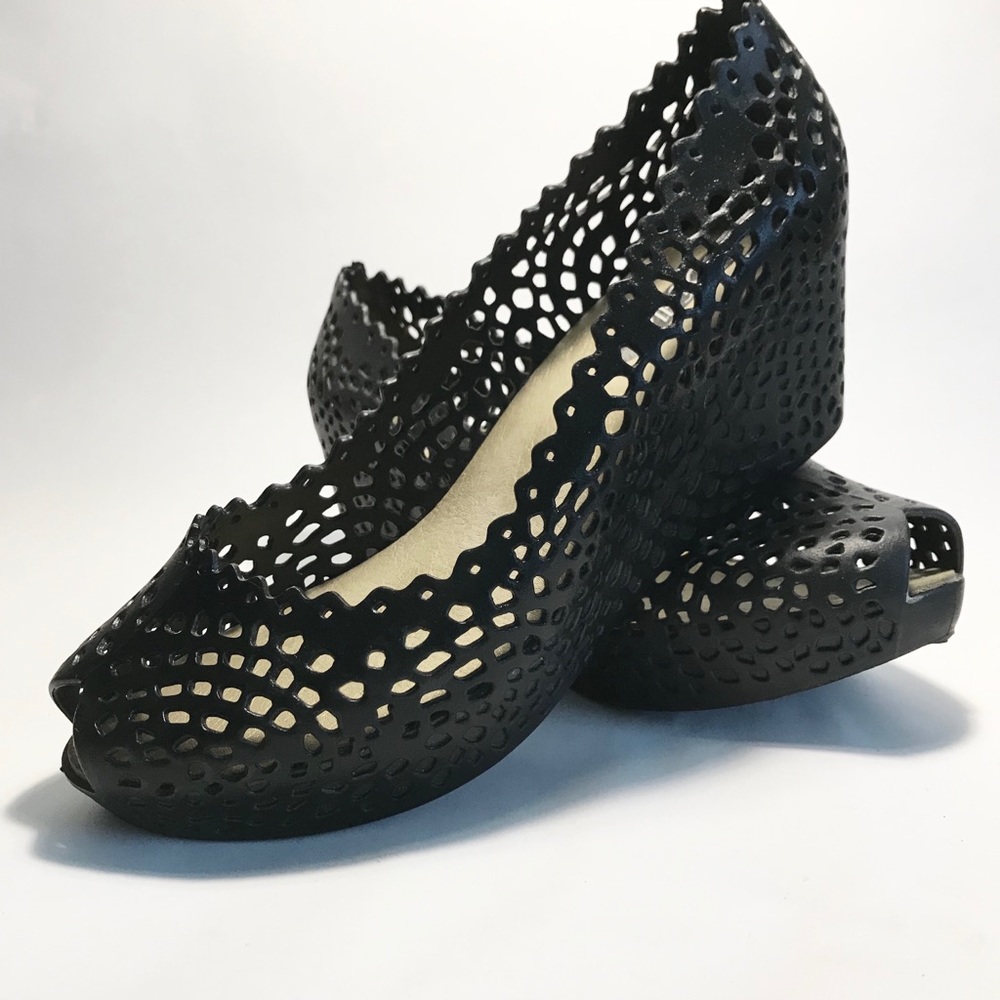 Non MELISSA plastic shoes... cute and comfortable!